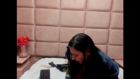 kylie_bloom online show from 11.27.25