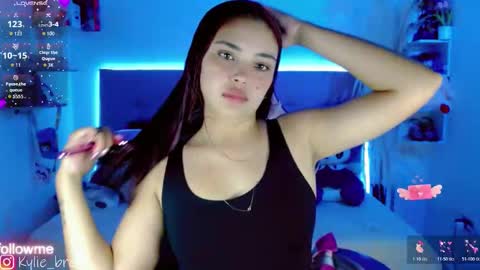 Snapshot of kylie_hottt_ chatting on 10.26.25 k ylie online show from 10.26.25