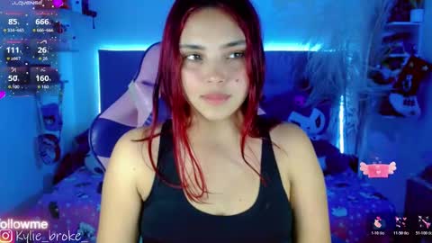 Snapshot of kylie_hottt_ chatting on 11.07.25 k ylie online show from 11.07.25