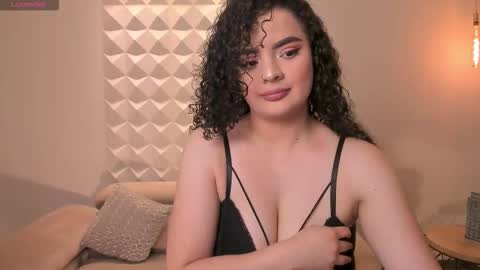 Snapshot of kyliejenkins1 chatting on 11.08.25 Kylie Jenkins online show from 11.08.25