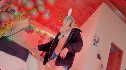 Snapshot of kyliekandy chatting on 01.24.25   online show from 01.24.25