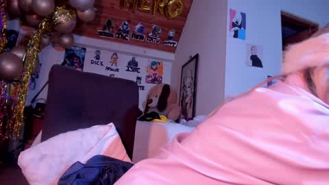 Snapshot of kyliekandy chatting on 02.02.25   online show from 02.02.25
