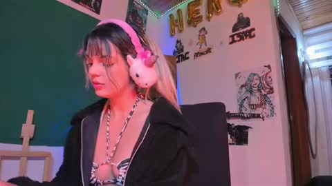 Snapshot of kyliekandy chatting on 09.11.25   online show from 09.11.25