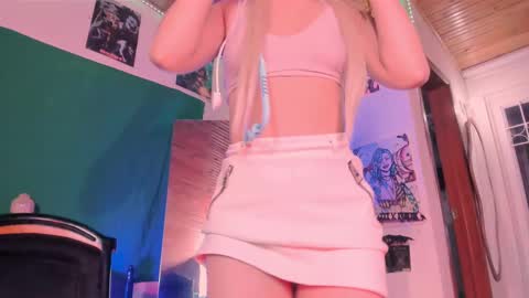 Snapshot of kyliekandy chatting on 09.26.25   online show from 09.26.25