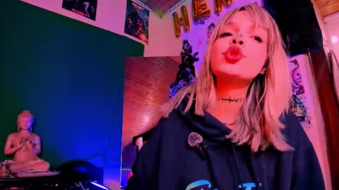 Snapshot of kyliekandy chatting on 10.22.25   online show from 10.22.25