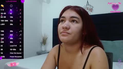 Snapshot of kyliiebaker chatting on 09.20.25 Kylie online show from 09.20.25