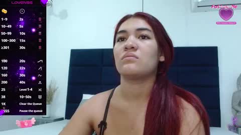 Snapshot of kyliiebaker chatting on 09.22.25 Kylie online show from 09.22.25