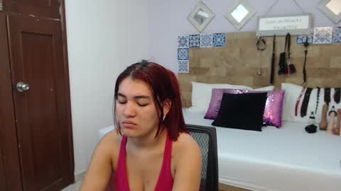 Snapshot of kyliiebaker chatting on 11.16.25 Kylie online show from 11.16.25