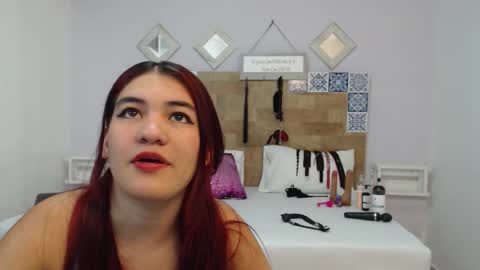 Snapshot of kyliiebaker chatting on 11.17.25 Kylie online show from 11.17.25