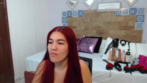 Snapshot of kyliiebaker chatting on 11.27.25 Kylie online show from 11.27.25