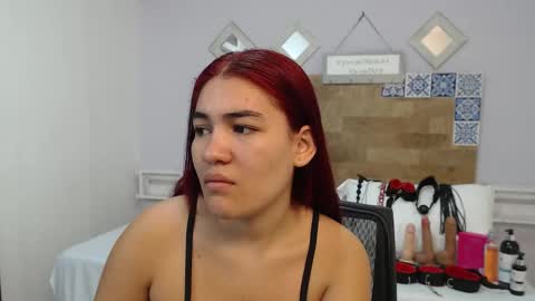 Snapshot of kyliiebaker chatting on 11.29.25 Kylie online show from 11.29.25