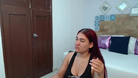 Snapshot of kyliiebaker chatting on 12.21.25 Kylie online show from 12.21.25