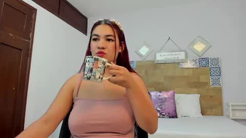 Snapshot of kyliiebaker chatting on 02.04.26 Kylie online show from 02.04.26