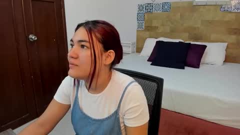 Snapshot of kyliiebaker chatting on 02.06.26 Kylie online show from 02.06.26