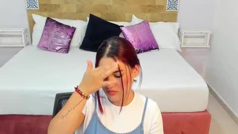Snapshot of kyliiebaker chatting on 02.25.26 Kylie online show from 02.25.26