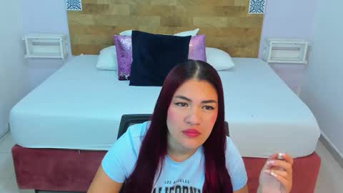 Snapshot of kyliiebaker chatting on 02.26.26 Kylie online show from 02.26.26