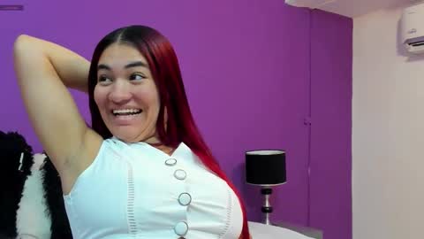 Snapshot of kyliiebaker chatting on 03.12.26 Kylie online show from 03.12.26