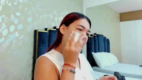 Snapshot of kyliiebaker chatting on 04.06.26 Kylie online show from 04.06.26