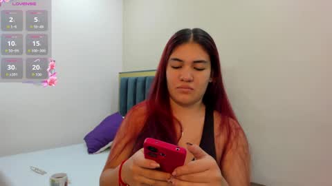 Snapshot of kyliiebaker chatting on 04.12.26 Kylie online show from 04.12.26