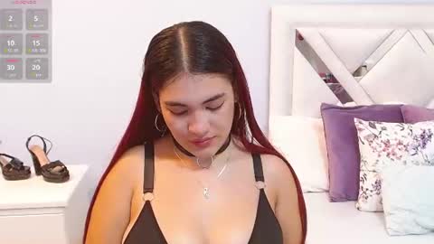 Snapshot of kyliiebaker chatting on 06.12.26 Kylie online show from 06.12.26