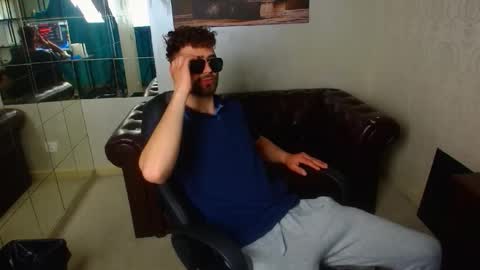 Snapshot of kyloeast chatting on 04.16.26 KyloEast online show from 04.16.26