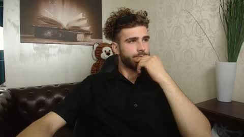 Snapshot of kyloeast chatting on 06.18.26 KyloEast online show from 06.18.26