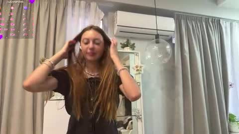 Snapshot of kymberlyrosenlof chatting on 07.08.26 Selena online show from 07.08.26