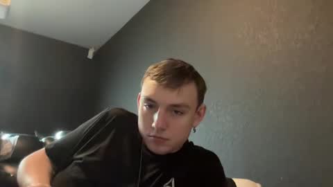 Snapshot of l3tsjerk chatting on 01.01.25 l3tsjerk online show from 01.01.25