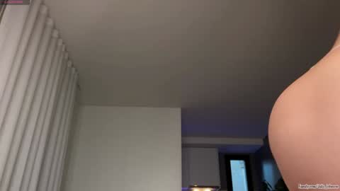 Snapshot of l_0l chatting on 11.02.25 Julie online show from 11.02.25