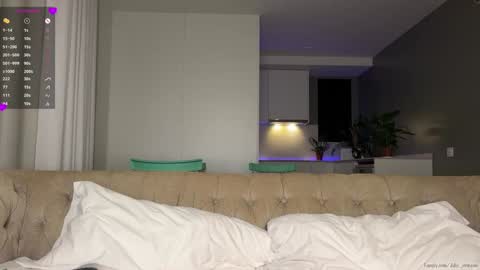 Snapshot of l_0l chatting on 11.08.25 Julie online show from 11.08.25