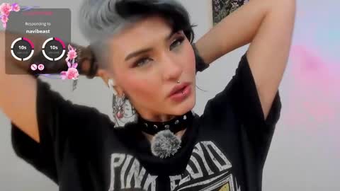 Snapshot of la_diabla_111_ chatting on 04.30.26 Karime online show from 04.30.26