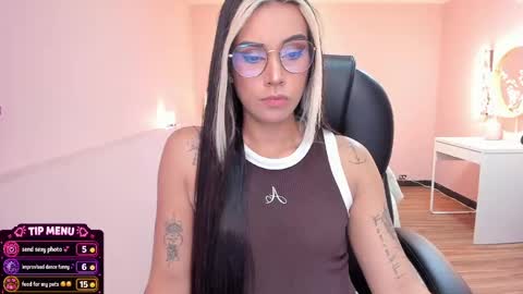 Snapshot of la_monitora chatting on 05.22.26 T A T I A N A online show from 05.22.26