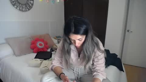 Snapshot of la_rola_ chatting on 05.28.26 Catalina online show from 05.28.26