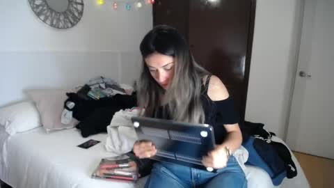 Snapshot of la_rola_ chatting on 06.02.26 Catalina online show from 06.02.26