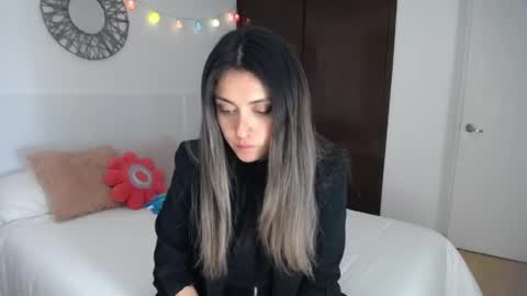 Snapshot of la_rola_ chatting on 06.06.26 Catalina online show from 06.06.26