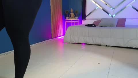 Snapshot of laady_brownn chatting on 04.27.26 Cris online show from 04.27.26