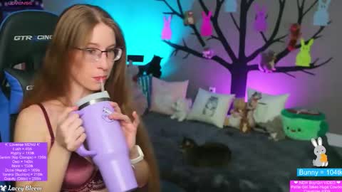 Lacey Bloom online show from 04.15.26