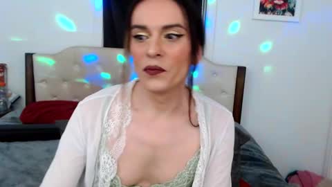 Snapshot of laceyphoenix1 chatting on 10.02.25 Lacey Phoenix online show from 10.02.25
