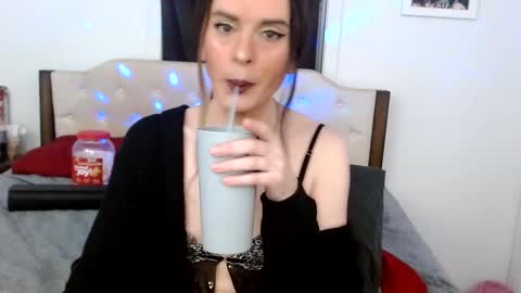 Snapshot of laceyphoenix1 chatting on 10.19.25 Lacey Phoenix online show from 10.19.25