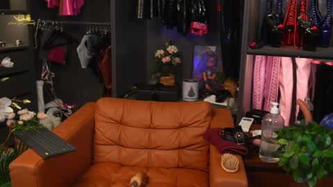 Latex Lacie online show from 12.27.24