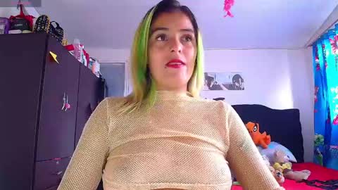 Snapshot of lacolombiana_bitch chatting on 05.06.26 Valentina online show from 05.06.26