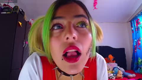 Snapshot of lacolombiana_bitch chatting on 05.08.26 Valentina online show from 05.08.26