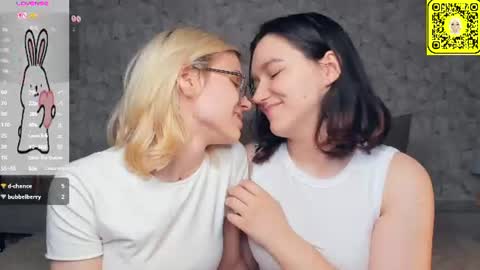 Snapshot of lacyedison chatting on 06.23.26 Violet and Isabel online show from 06.23.26