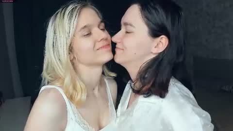 Snapshot of lacyedison chatting on 07.13.26 Violet and Isabel online show from 07.13.26