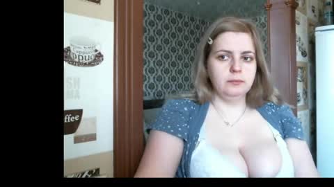 Snapshot of lady_cute_cat chatting on 04.23.26 lady cute cat29 online show from 04.23.26