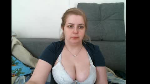 Snapshot of lady_cute_cat chatting on 04.25.26 lady cute cat29 online show from 04.25.26
