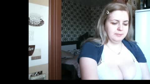 Snapshot of lady_cute_cat chatting on 04.27.26 lady cute cat29 online show from 04.27.26