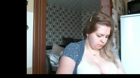 Snapshot of lady_cute_cat chatting on 05.04.26 lady cute cat29 online show from 05.04.26