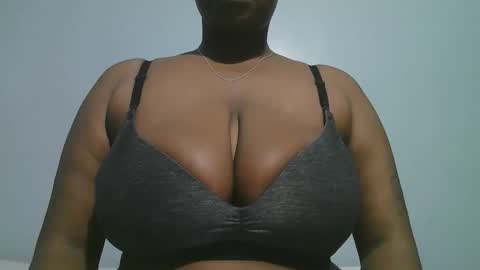 lady_dearra online show from 02.05.26