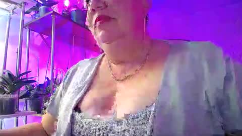 Lady Gloria online show from 10.27.25